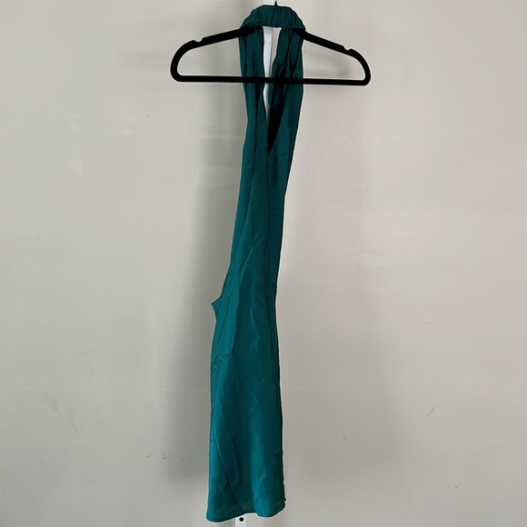 Show me your Mumu Jasmine Halter Mini Dress in Emerald Luxe - Picture 6 of 9